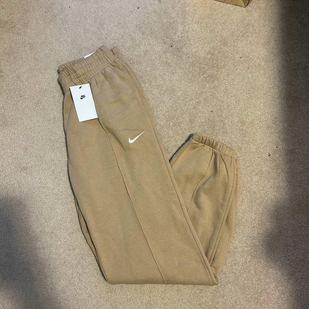 Nike Women's Fleece Sweatpants Loose Fit Mid-Rise Tan Size Small